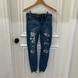 Size 4 Regular American Eagle skinny stretched ripped jeans